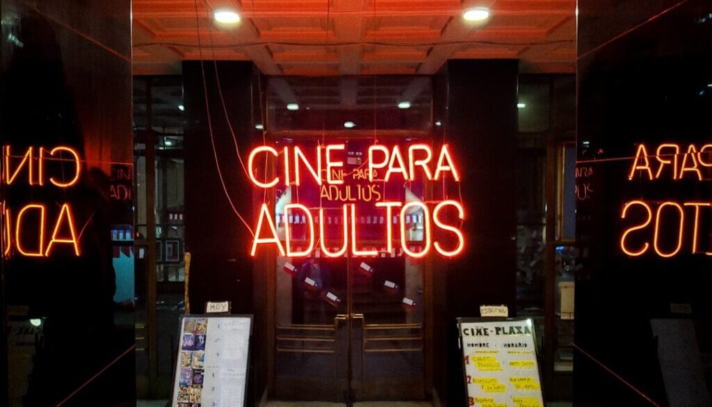 Kino autorskie - definicja, przykłady i jak je rozpoznać?