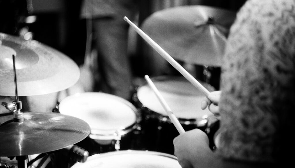 Kino Komeda - analiza soundtracków i ich rola w narracji filmów lat 60.