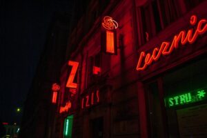 Kino Luna Warszawa - retrospektywy, klasyka i co wyróżnia ten program?